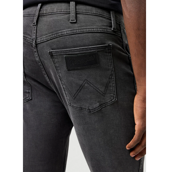 WRANGLER LARSTON 812 WHISPERED WASH 112362433 SLIM TAPERED GREY