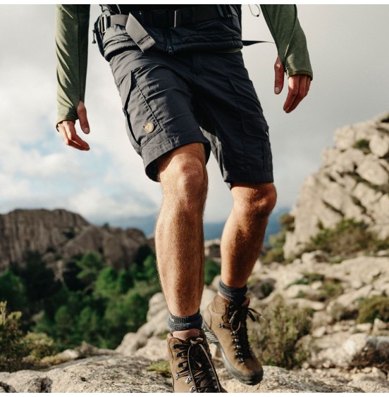 FJALLRAVEN VIDDA PRO LITE SHORTS DARK GREY (86892-030)